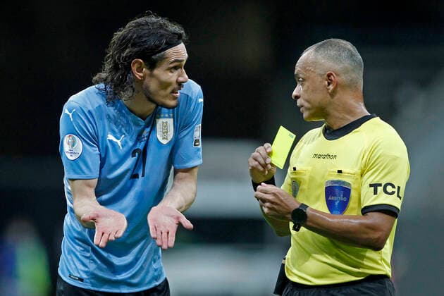 18th June 2021; Mane Garrincha Stadium, Brasilia, Distrito Federal, Brazil; Copa America, Argentina versus Uruguay; Referee Wilton Pereira Sampaio exaplins a yellow card decision to Edinson Cavani of Uruguay  ActionPlus12297565 AdalbertoxMarques