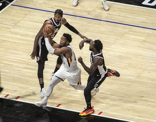June 18, 2021, Los Angeles, California, USA: Donovan Mitchell 45 of the Utah Jazz splits the defense for a basket during Round 2, Game 6 of the 2021 NBA, Basketball Herren, USA Playoffs against the Los Angeles Clippers on Friday June 18, 2021, at the Staples Center in Los Angeles, California. PI. Los Angeles USA - ZUMAp124 20210618_zaa_p124_008 Copyright: xPHILLIPxKIMx