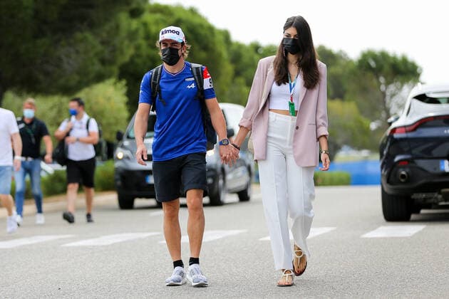 FORMULA 1 FRENCH GRAND PRIX, 19 06 2021 Fernando Alonso (SPA), Alpine A521 arrival with girlfriend Linda Morselli during the Formula 1 Emirates Grand Prix De France 2021 at Circuit Paul Ricard, Le Castellet, France on 19 June 2021 Editorial Use Only Copyright: xPhilxDuncanx ESM-0021-0028
