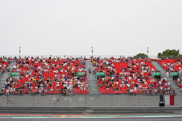 Spectators back on race weekend during the Formula 1 Emirates Grand Prix de France 2021, 7th round of the 2021 FIA Formula One World Championship, WM, Weltmeisterschaft from June 18 to 20, 2021 on the Circuit Paul Ricard, in Le Castellet, France FORMULE 1 : Grand Prix de France - Circuit Paul-Ricard - Le Castellet - 19 06 2021 DPPI Panoramic  AV6_1580