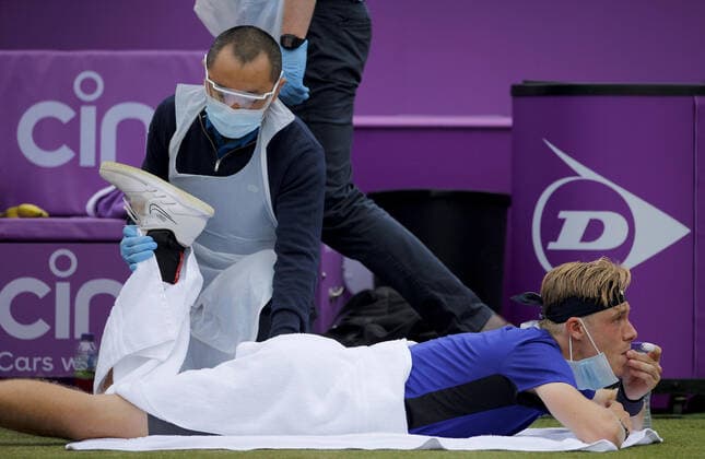 Mandatory Credit: Photo by Ella Ling BPI Shutterstock (12115521cb) Denis Shapovalov of Canada receives treatment on court Cinch Championships, Day Six, Tennis, Queens Club, London, UK - 19 June 2021 EDITORIAL USE ONLY No use with unauthorised audio, video, data, fixture lists, club league logos or live services. Online in-match use limited to 120 images, no video emulation. No use in betting, games or single club league player publications. Cinch Championships, Day Six, Tennis, Queens Club, London, UK - 19 June 2021 EDITORIAL USE ONLY No use with unauthorised audio, video, data, fixture lists, club league logos or live services. Online in-match use limited to 120 images, no video emulation. No use in betting, games or single club league player publications. Copyright: xEllaxLing BPI Shutterstockx 12115521cb