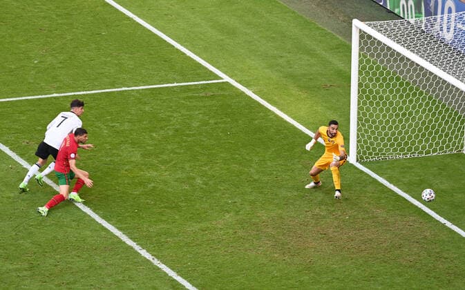Football, Men, 2020 21 season, Euro 2020, Group F 2 matchday in Munich, Portugal Germany, v l own goal by Ruben Dias Portugal to 1 1 against goalkeeper Rui Patricio Portugal , left Kai Havertz Germany , 19 06 2021, Copyright: xMatthiasxKochx