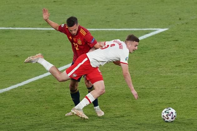ESP: Spain - Poland. Euro 2020. Pablo Sarabia of Spain and Kacper Kozlowski of Poland during the match between Spain and Poland of Euro 2020, group E, matchday 2, played at La Cartuja Stadium on June 19, 2021 in Sevilla, Spain. kpng Copyright: xPRESSINPHOTOx PS_210619_077