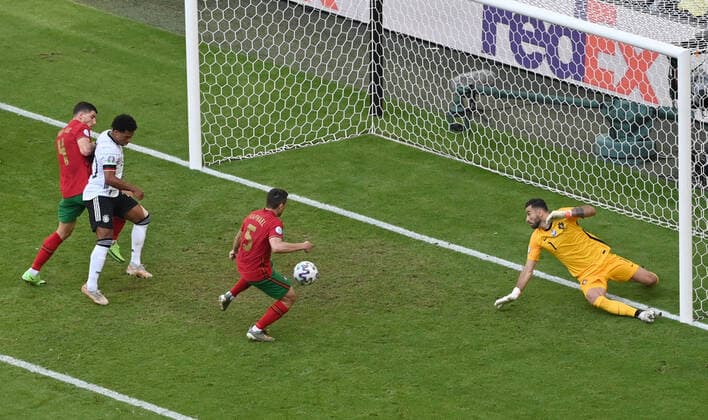 Own goal by Raphael Guerreiro Portugal , 2 v re , to 1 2, Serge Gnabry Germany left 19 06 2021, European Football Championship 2021, preliminary round, 2 match day, Group F, Portugal Germany 2 4, photo Maik Hölter TEAM2sportphoto Muenchen Allianz Arena Bayern Germany. Team2