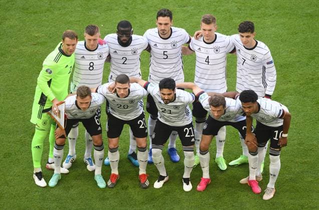 European Championship 2020 Portugal Germany 19 06 2021 in Munich The German national team before the match Standing f l Manuel Neuer, Toni Kroos, Antonio Rüdiger, Mats Hummels, Matthias Ginter and Kai Havertz Front f l Joshua Kimmich, Robin Gosens, Ilkay Gündogan, Thomas Müller and Serge Gnabry DFL REGULATES PROHIBIT ANY USE OF PHOTOGRAPHS AS IMAGE SEQUENCES AND OR QUASI VIDEO HM