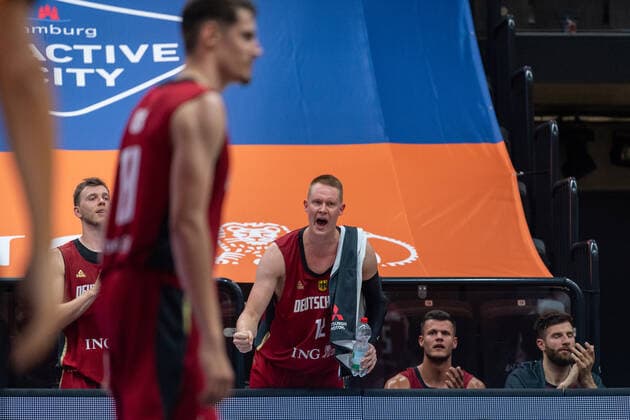 Basketball Hamburg 19 06 2021 Supercup National Team Germany GER Tunisia TUN Cheers GER Robin Benzing Germany, No 12 hi