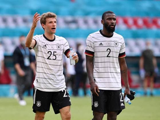 FOOTBALL Euro 2021 GROUP C Match 24 in Munich Portugal Germany 19 06 2021 Thomas Mueller left, Germany cheers after the match, Antonio Ruediger right, Germany