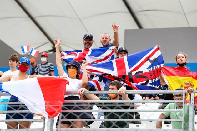 FORMULA 1 FRENCH GRAND PRIX, 20 06 2021 Circuit Paul Ricard, Le Castellet, France on 20 June 2021 Lewis Hamilton (GBR), Mercedes AMG Petronas W12 fans crowd flags during the Formula 1 Emirates Grand Prix De France 2021 Editorial Use Only Copyright: xPhilxDuncanx ESM-0022-0051