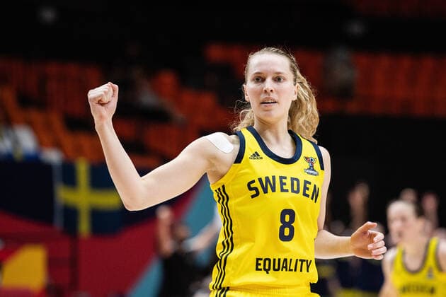 210620 Ellen Nyström of Sweden celebrates during the FIBA Women s Eurobasket match between Sweden and Belarus on June 20, 2021 in Valencia Photo Maxim Thore BILDBYRAN kod MT MT0192 basket basketball national team fiba women s eurobasket basket em sverige sweden belarus vitryssland dam bbeng dag 4 jubel,  Copyright: MAXIMxTHORE BB210620MT062