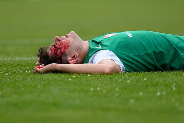 Pascal Henninger Schweinfurt, 4 lies dazed on the turf with laceration, racked with pain after a foul Single image, Action, Action, 6 20 2021, Unterhaching Germany , Football, Relegation to A Junior Bundesliga, SpVgg Unterhaching U19 1 FC Schweinfurt 05 U19 xslx