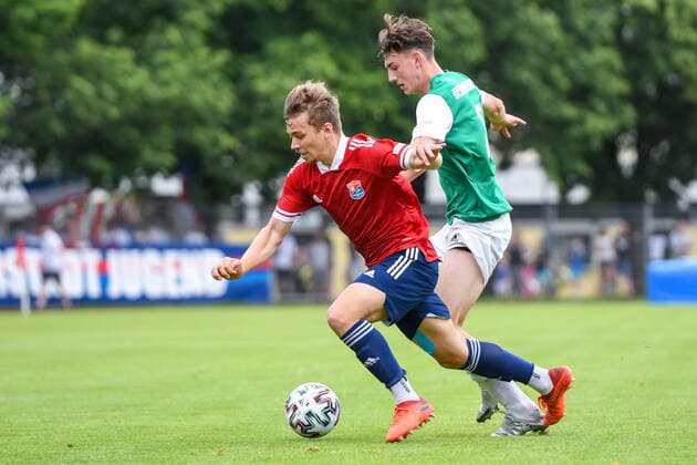 f li Daniel Hausmann Unterhaching, 11 Simon Goetz Schweinfurt, 6 in duel, duel, tackle, dynamic, action, action, 6 20 2021, Unterhaching Germany , Football, Relegation to A Junior Bundesliga, SpVgg Unterhaching U19 1 FC Schweinfurt 05 U19 xslx