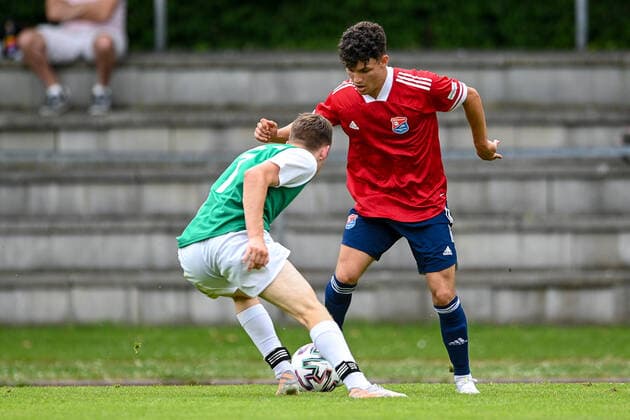 f le Philipp Hack Schweinfurt, 7 Sandro Porta Unterhaching, 10 in duel, duel, tackle, dynamic, action, action, 6 20 2021, Unterhaching Germany , Football, Relegation to A Junior Bundesliga, SpVgg Unterhaching U19 1 FC Schweinfurt 05 U19 xslx
