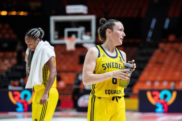 210620 Kalis Loyd and Frida Eldebrink of Sweden looks dejected after the FIBA Women s Eurobasket match between Sweden and Belarus on June 20, 2021 in Valencia Photo Maxim Thore BILDBYRAN kod MT MT0192 basketball basketball national team fiba women s eurobasket basket em sverige sweden belarus vitryssland dam bbeng day 4 depp,  Copyright: MAXIMxTHORE BB210620MT072