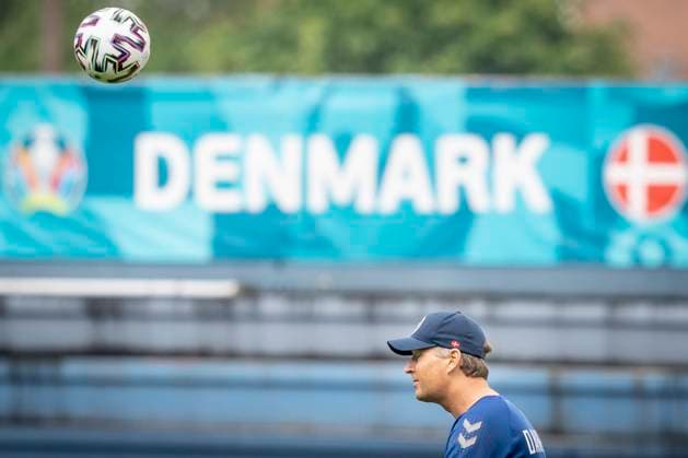 Denmarks national coach Kasper Hjulmand during the EC national teams training in Helsingoer, Sunday 20 June 2021 The national football team meets Russia in group B during the EC, Elsinore Denmark  Copyright: RitzauxScanpix MadsxClausxRasmussenx cop105 spdk20210620-164830-L