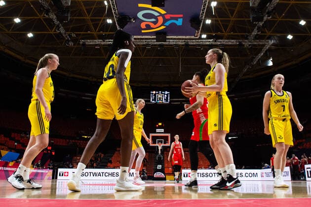 210620 Matilda Ekh, Ellen Nyström, Binta Drammeh and Klara Lundquist of Sweden looks dejected after the FIBA Women s Eurobasket match between Sweden and Belarus on June 20, 2021 in Valencia Photo Maxim ThorÃ BILDBYRAN kod MT MT0192 basket basketball national team fiba women s eurobasket basket em sweden sweden belarus vitryssland dam bbeng day 4 depp,  Copyright: MAXIMxTHORE BB210620MT093