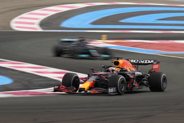 F1 Grand Prix of France Max Verstappen of Netherlands driving the (33) Red Bull Racing RB16B Honda and Lewis Hamilton of Great Britain driving the (44) Mercedes AMG Petronas F1 Team Mercedes W12 during the F1 Grand Prix of France at Circuit Paul Ricard on June 27, 2021 in Le Castellet, France. Le Castellet France breton-f1grandp210620_npEyt  Copyright: xJosexBretonx