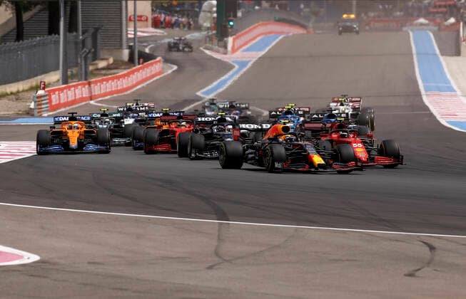 Start, 11 Sergio Perez MEX, Red Bull Racing , 55 Carlos Sainz ESP, Scuderia Ferrari Mission Winnow , 10 Pierre Gasly FRA, Scuderia AlphaTauri Honda , F1 Grand Prix of France at Circuit Paul Ricard on June 20, 2021 in Le Castellet, France Photo by HOCH ZWEI Le Castellet France