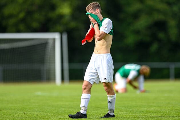 Dabio Reck Schweinfurt, 8 after the end of the game looking disappointed, frustration, disappointed, pessimistic cut-out, single image, action, action, 6 20 2021, Unterhaching Germany, football, relegation to the A Junior Bundesliga, SpVgg Unterhaching U19 1 FC Schweinfurt 05 U19 xslx