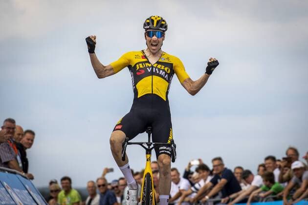 Bilder des Jahres 2021, Sport 06 Juni Sport Themen der Woche KW24 Sport Bilder des Tages WIJSTER - Timo Roosen cheers after winning the National Cycling Championships on and around the VAM mountain. ANP VINCENT JANNINK Wijster xVIxHollandsexHoogtex xxANPxIVx *** WIJSTER Timo Roosen cheers after winning the National Cycling Championships on and around the VAM mountain ANP VINCENT JANNINK Wijster xVIxHollandsexHoogtex xxANPxIVx 432813599