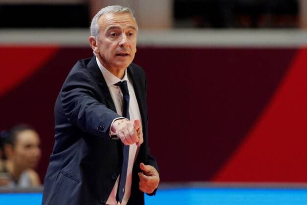 Italy s head coach Lino Lardo during the national teams Women Eurobasket 2021 match between Greece and Italy at San Luis pavilion in Valencia, eastern Spain, 20 June 2021. GREECE - ITALY !ACHTUNG: NUR REDAKTIONELLE NUTZUNG!  Copyright: xMiguelxÁngelxPolox GRAF4550 20210620-637598122278416532