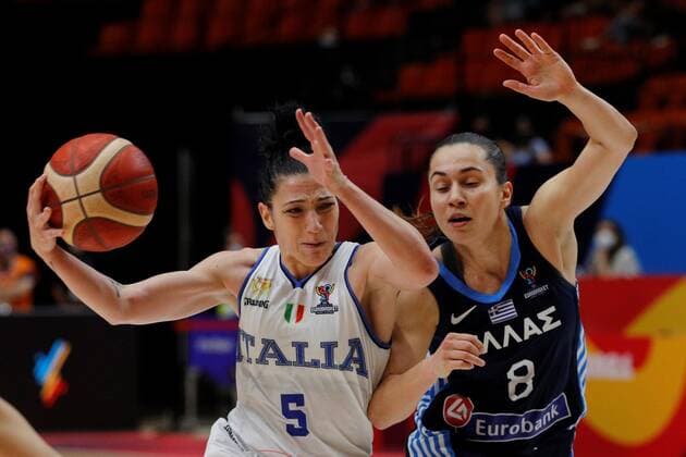 Italy s player Debora Carangelo (L) in action against Greece s Pinelopi Pavlopoulou (R) during their national teams Women Eurobasket 2021 match between Italy and Greece at San Luis pavilion in Valencia, eastern Spain, 20 June 2021. GREECE - ITALY !ACHTUNG: NUR REDAKTIONELLE NUTZUNG!  Copyright: xMiguelxÁngelxPolox GRAF4598 20210620-637598154542301605