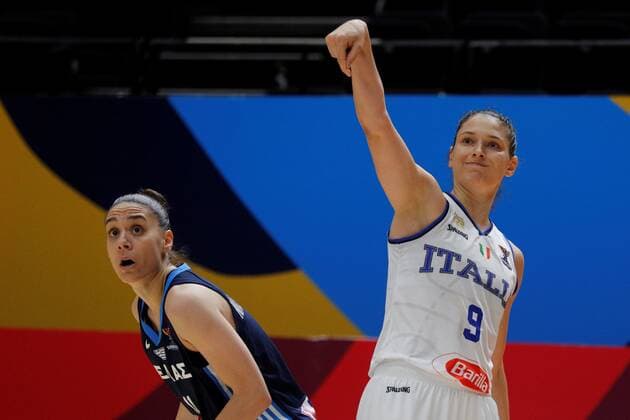 Sport Bilder des Tages Italy s player Cecilia Zandalasini (R) in action against Greece s Angeliki Nikolopoulou (L) during their national teams Women Eurobasket 2021 match between Italy and Greece at San Luis pavilion in Valencia, eastern Spain, 20 June 2021. GREECE - ITALY !ACHTUNG: NUR REDAKTIONELLE NUTZUNG!  Copyright: xMiguelxÁngelxPolox GRAF4611 20210620-637598157152494754