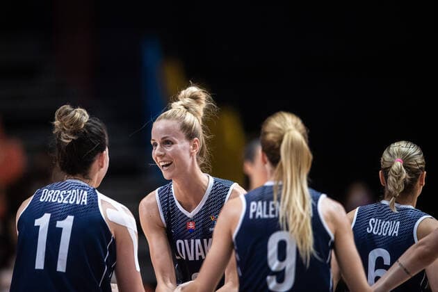210620 Ivana Jakubcova of Slovakia celebrate with teammates during the FIBA Women s Eurobasket match between Spain and Slovakia on June 20, 2021 in Valencia Photo Maxim ThorÃ BILDBYRAN kod MT MT0193 basket basketball national team fiba women s eurobasket basket em spanien spain slovakien slovakia dam bbeng dag 4 jubel,  Copyright: MAXIMxTHORE BB210620MT154