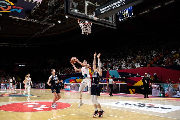 210620 Cristina Ouvina of Spain against Sabia Oroszova and Radka Stasova of Slovakia during the FIBA Women s Eurobasket match between Spain and Slovakia on June 20, 2021 in Valencia Photo Maxim ThorÃ BILDBYRAN kod MT MT0193 basket basketball national team fiba women s eurobasket basket em spanien spain slovakien slovakia dam bbeng dag 4,  Copyright: MAXIMxTHORE BB210620MT169