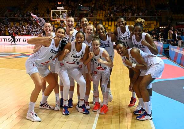 french team celebrates qualifying for the next round 1 4 final pictured during FIBA Women s Eurobasket match between France and Russia BASKET BALL : France vs Russie - Eurobasket Feminin - 20 06 2021 PhilippeCrochet Panoramic 