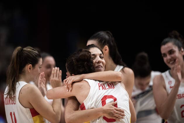 210620 Cristina Ouvina of Spain celebrates after the FIBA Women s Eurobasket match between Spain and Slovakia on June 20, 2021 in Valencia Photo Maxim ThorÃ BILDBYRAN kod MT MT0193 basket basketball national team fiba women s eurobasket basket em spanien spain slovakien slovakia dam bbeng dag 4 jubel,  Copyright: MAXIMxTHORE BB210620MT186