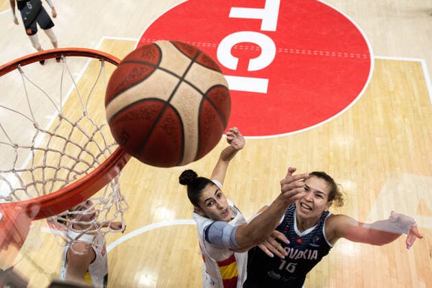 210620 Maria Conde of Spain and Alicia Moravcikova of Slovakia during the FIBA Women s Eurobasket match between Spain and Slovakia on June 20, 2021 in Valencia Photo Maxim ThorÃ BILDBYRAN kod MT MT0193 basket basketball national team fiba women s eurobasket basket em spanien spain slovakien slovakia dam bbeng dag 4,  Copyright: MAXIMxTHORE BB210620MT191