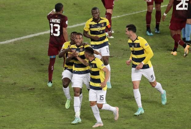 Ecuador s Ayrton Preciado (C) celebrates with his teammates after scoring against Venezuela during a match for group B of the Copa America, at the Nilton Santos Olympic Stadium in Rio de Janeiro, Brazil, 20 June 2021. Venezuela - Ecuador !ACHTUNG: NUR REDAKTIONELLE NUTZUNG!  Copyright: xANTONIOxLACERDAx AMDEP4719 20210621-637598305379437332