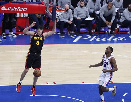 June 20, 2021, Philadelphia, PA, USA: Atlanta Hawks forward Danilo Gallinari slams for two, breaking away from Philadelphia 76ers guard Shake Milton after forcing a turnover against Joel Embiid to take a 98-92 lead with 41 seconds left in game seven on the way to a 103-96 victory in their NBA, Basketball Herren, USA Eastern Conference semifinals series on Sunday, June 20, 2021, in Philadelphia. Philadelphia USA - ZUMAm67_ 0122241644st Copyright: xCurtisxComptonx