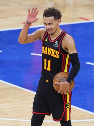 June 20, 2021, Philadelphia, PA, USA: Atlanta Hawks guard Trae Young waves goodbye to booing Philadelphia 76ers fans after winning 103-96 in game seven of their NBA, Basketball Herren, USA Eastern Conference semifinals series on Sunday, June 20, 2021, in Philadelphia. Philadelphia USA - ZUMAm67_ 0122241865st Copyright: xCurtisxComptonx