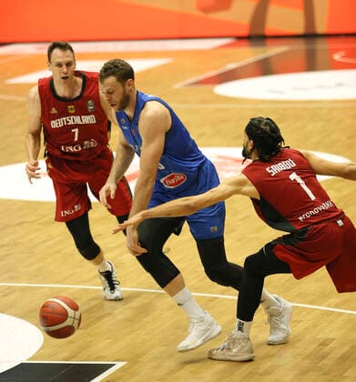 Photo Nicolo Melli Italy is faster than Johannes Voigtmann and right Joshiko Saibou Basketball Supercup Sun 20 06 2021 4 Nations Cup in Hamburg Germany Italy