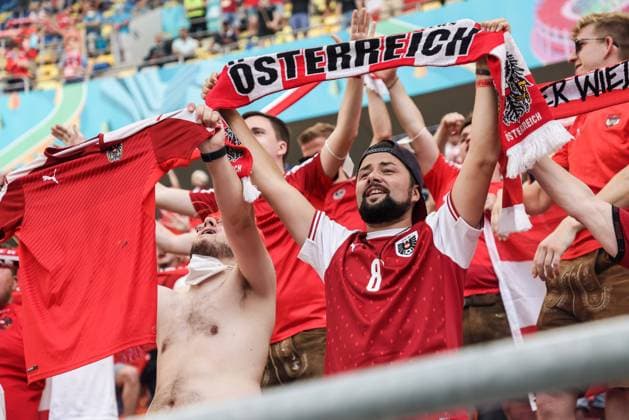 SOCCER - UEFA EURO, EM, Europameisterschaft,Fussball 2020 BUCHAREST,ROMANIA,21.JUN.21 - SOCCER - UEFA European Championship, EM, Europameisterschaft OEFB international match, Länderspiel, Nationalmannschaft Austria vs Ukraine. Image shows fans of AUT.  GEPAxpictures xChristianxWalgram