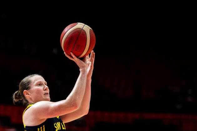 210621 Elin Eldebrink of Sweden during the FIBA Women s Eurobasket round of sixteen match between Italy and Sweden on June 21, 2021 in Valencia Photo Maxim Thore BILDBYRAN kod MT MT0194 basket basketball national team fiba women s eurobasket basket em italien italy slovakia sverige sweden dam bbeng dag 5 sextondelsfinal round of 16 round of sixteen,  Copyright: MAXIMxTHORE BB210621MT022
