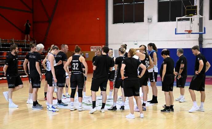 STRASBOURG, FRANCE - JUNE 21: Philip Mestdagh of Belgium talking with his players pictured during FIBA Women s Eurobasket practice day on june 21,2021. two days before 1 4 final in Strasbourg, France,21 06 2021 BASKET BALL : Entrainement Belgique - Women s Eurobasket 2021 - Strasbourg - 21 06 2021 PhotoNews Panoramic 