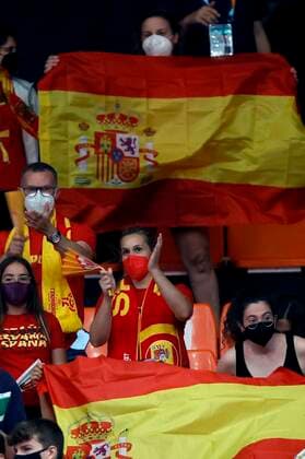 Spain s supporters cheer up ahead of the Women Eurobasket 2021 game between Spain and Montenegro held at Fuente San Luis arena in Valencia, eastern Spain, 21 June 2021. Spain vs Montenegro !ACHTUNG: NUR REDAKTIONELLE NUTZUNG!  Copyright: xKaixForsterlingx GRAFCVA6333 20210621-2791e5575ea52514904374b0a5d5837f03370269