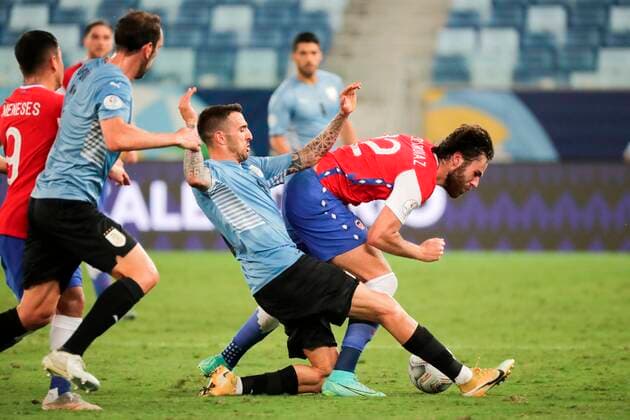 Uruguay s Matias Vecino in action against Chile s Ben Brereton, during a match for group A of the Copa America at the Arena Pantanal Stadium in Cuiaba, Brazil, 21 June 2021. Uruguay - Chile !ACHTUNG: NUR REDAKTIONELLE NUTZUNG!  Copyright: xRaulxMartinezx AME7580 20210621-713a46454beed4c9be23fc4d2f55c2e222bf725d