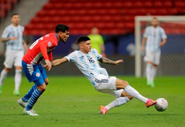 Argentina s Joaquin Correa disputes the ball today with Gustavo Gomez from Paraguay, during a match for group A of the Copa America at the Mane Garrincha Stadium in Brasilia, Brazil, 21 June 2021. Argentina - Paraguay !ACHTUNG: NUR REDAKTIONELLE NUTZUNG!  Copyright: xJoedsonxAlvesx AME7638 20210622-9d3f89a6415da8a04b54d9925aaf805330b96197