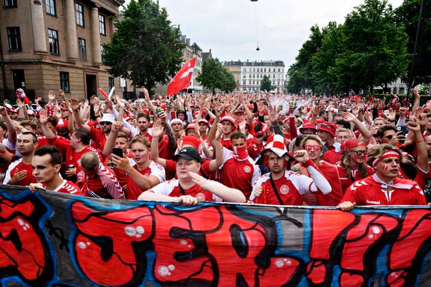 Danish football fans go in droves to Denmarks third European Championship group match against Russia from Sankt Hans Torv to the Park in Copenhagen on Monday 21 June 2021, Copenhagen Denmark  Copyright: PhilipxDavali PhilipxDavalix COP104 spdk20210622-005239-L