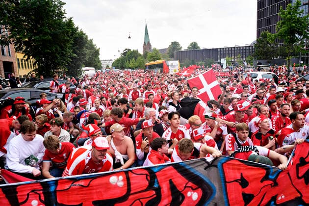 Danish football fans go in droves to Denmarks third European Championship group match against Russia from Sankt Hans Torv to the Park in Copenhagen on Monday 21 June 2021, Copenhagen Denmark  Copyright: PhilipxDavali PhilipxDavalix COP104 spdk20210622-005307-L