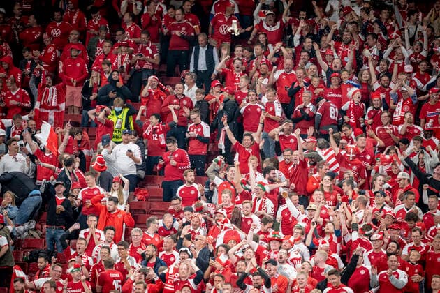 Fans during the European Championship match between Denmark and Russia in the Park in Copenhagen, Monday 21 June 2021, Copenhagen Denmark  Copyright: RitzauxScanpix MadsxClausxRasmussenx COP101 spdk20210622-010338-L