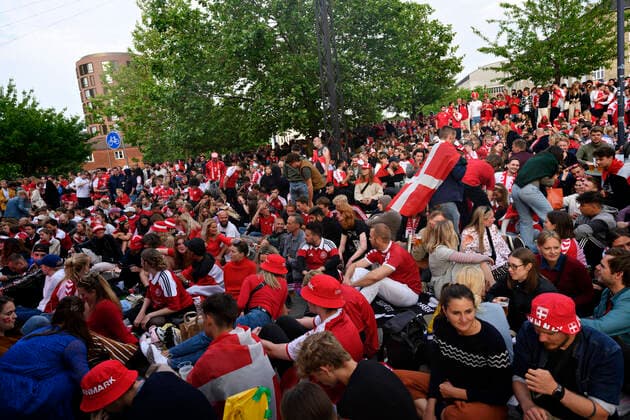 Fans watch international match at Sifs Plads when Denmark plays against Russia in the Park for the European Championship 2020, in Copenhagen on Monday 21 June 2021, Copenhagen Denmark  Copyright: PhilipxDavali PhilipxDavalix COP106 spdk20210622-012853-L