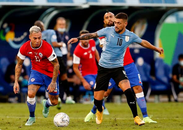 CUIABA, BRAZIL - JUNE 21: Eduardo Vargas of Chile competes for the ball with Giorgian De Arrascaeta of Uruguay ,during the match between Uruguay and Chile as part of Conmebol Copa America Brazil 2021 at Arena Pantanal on June 21, 2021 in Cuiaba, Brazil. SPO, SOC, ICH 