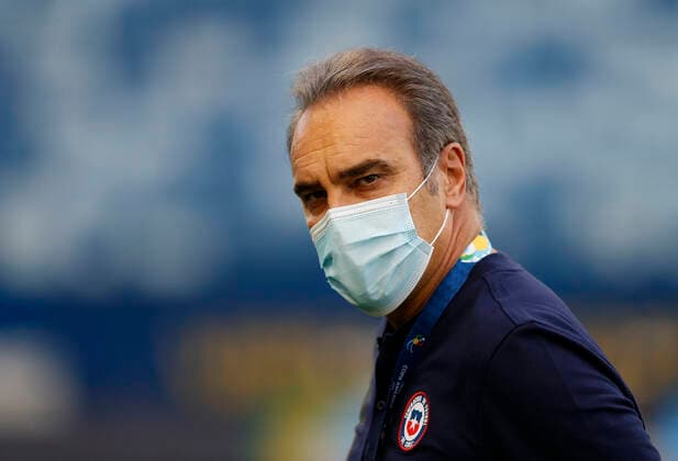 CUIABA, BRAZIL - JUNE 21: Martin Lasarte Head Coach of Chile looks on ,during the match between Uruguay and Chile as part of Conmebol Copa America Brazil 2021 at Arena Pantanal on June 21, 2021 in Cuiaba, Brazil. SPO, SOC, ICH 