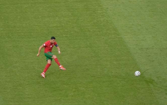 19 06 2021, football, european championship 2020, group match group F, portugal germany, at munich football arena christiano ronaldo portugal shot