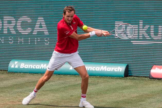 Russian tennis player Daniil Medvedev in action against French Corentin Moutet during their Mallorca Championships ATP, Tennis Herren 250 tennis tournament s round of 16 match held at Mallorca Country Club in Santa Ponca, Mallorca, Balearic islands, Spain, 22 June 2021. Mallorca Championships ATP 250 tennis tournament !ACHTUNG: NUR REDAKTIONELLE NUTZUNG!  Copyright: xATIENZAx GRAF5804 20210622-89c2ac2d776ae342f21ffc8aec4b0829bb2a0bf2
