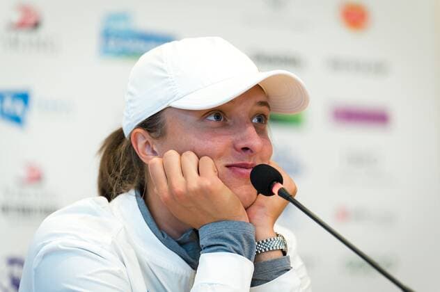 Mandatory Credit: Photo by Rob Prange Shutterstock (12163992fl) Iga Swiatek of Poland talks to the media after the first round at the 2021 Viking International WTA, Tennis Damen 500 tennis tournament Viking International Championships, Day Four, Tennis, Eastbourne, East Sussex, UK - 22 June 2021 EDITORIAL USE ONLY No use with unauthorised audio, video, data, fixture lists, club league logos or live services. Online in-match use limited to 120 images, no video emulation. No use in betting, games or single club league player publications. Viking International Championships, Day Four, Tennis, Eastbourne, East Sussex, UK - 22 June 2021 EDITORIAL USE ONLY No use with unauthorised audio, video, data, fixture lists, club league logos or live services. Online in-match use limited to 120 images, no video emulation. No use in betting, games or single club league player publications.  Copyright: xRobxPrange Shutterstockx 12163992fl